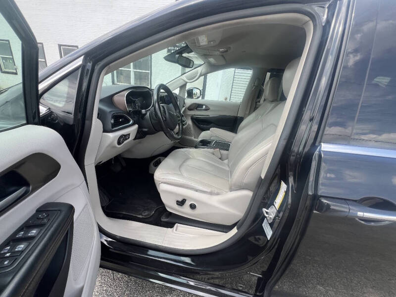 2017 Chrysler Pacifica Touring-L Plus