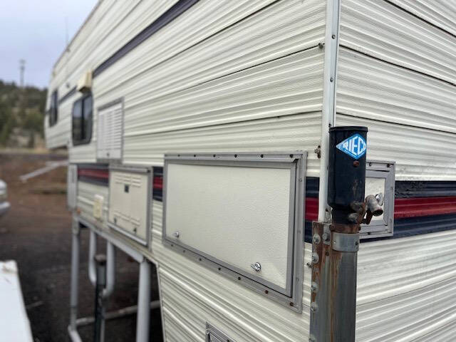 1991 Cascade 10 Ft Truck Camper