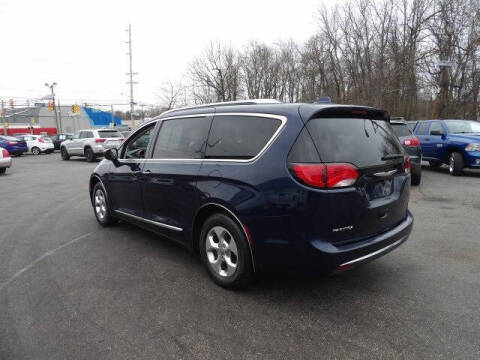 2017 Chrysler Pacifica Touring-L Plus