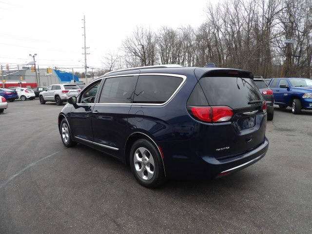 2017 Chrysler Pacifica Touring-L Plus