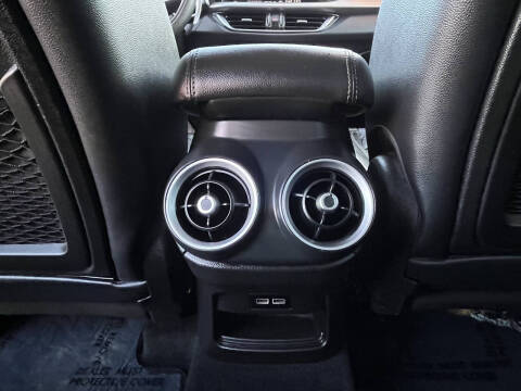 2018 Alfa Romeo Stelvio Sport