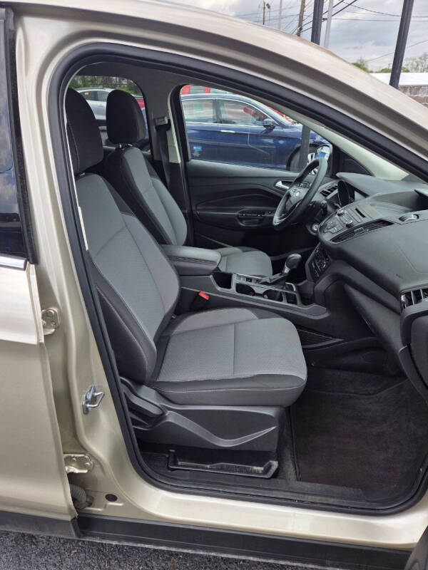 2017 Ford Escape SE - Photo 12