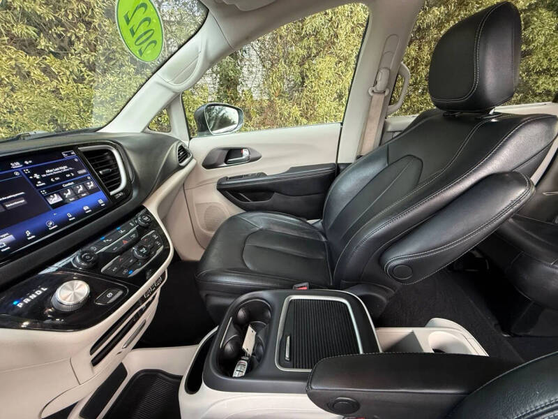 2022 Chrysler Pacifica Touring L