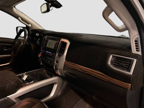 2017 Nissan Titan SL