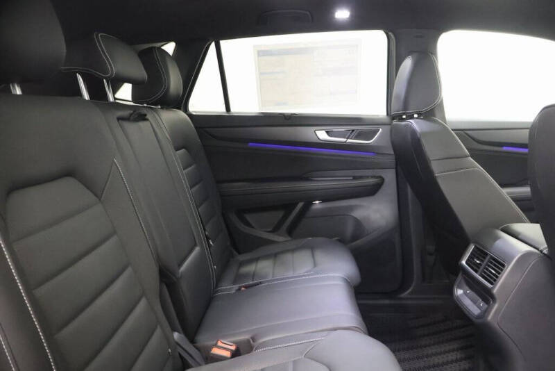 2026 Volkswagen Atlas Cross Sport SEL R-Line Black 4Motion