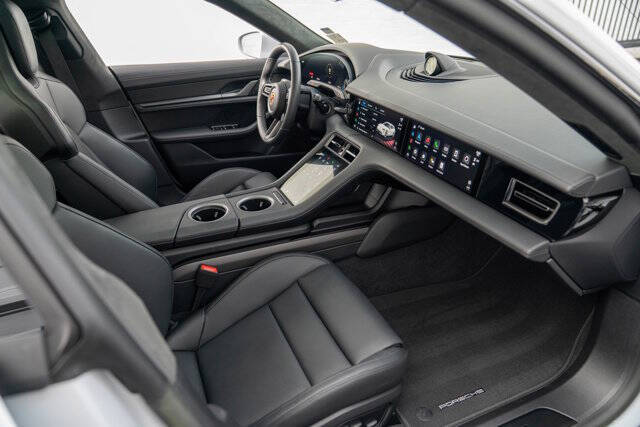 2023 Porsche Taycan 34