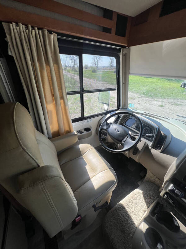 2017 Winnebago Vista 29VE