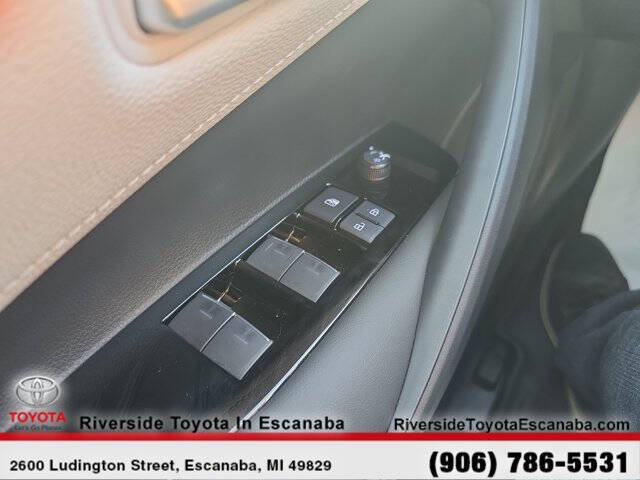 2025 Toyota Corolla Hatchback SE