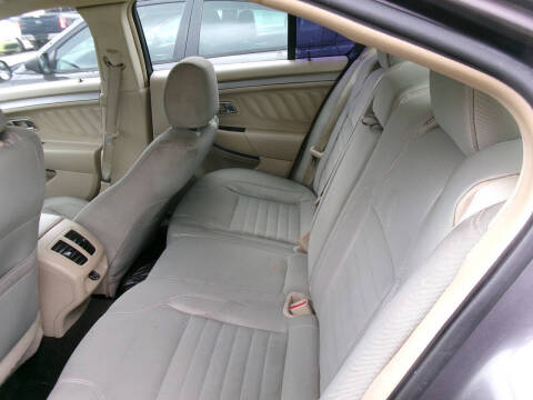 2013 Ford Taurus SE