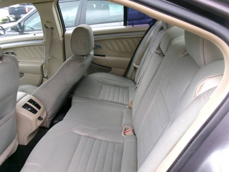 2013 Ford Taurus SE