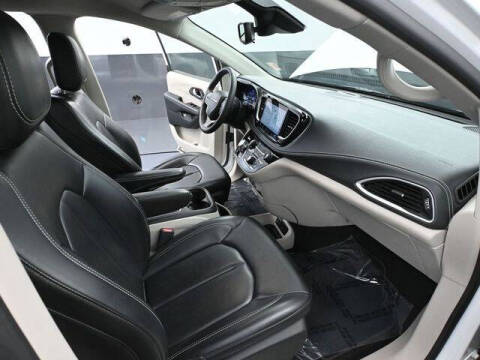 2023 Chrysler Pacifica Plug-In Hybrid Touring L