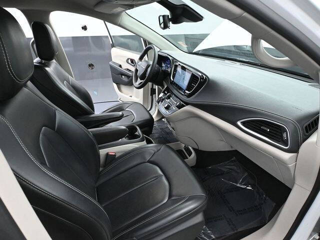 2023 Chrysler Pacifica Plug-In Hybrid Touring L