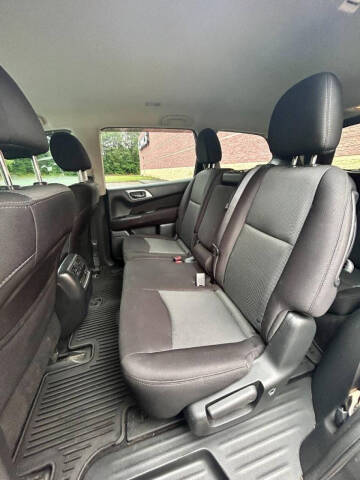 2017 Nissan Pathfinder SV