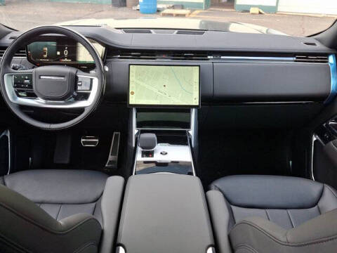 2025 Land Rover Range Rover P530 SE LWB