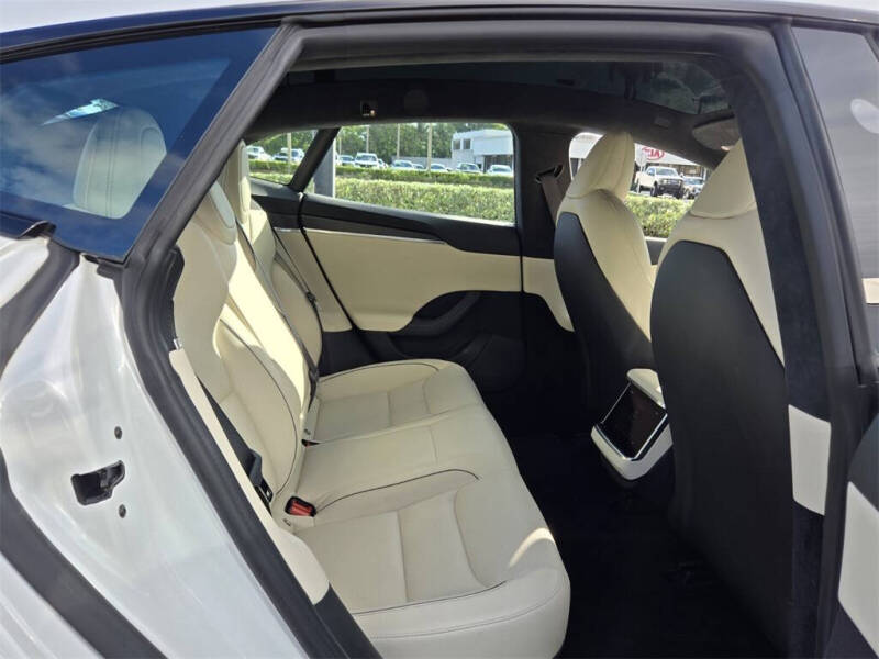 2022 Tesla Model S Plaid