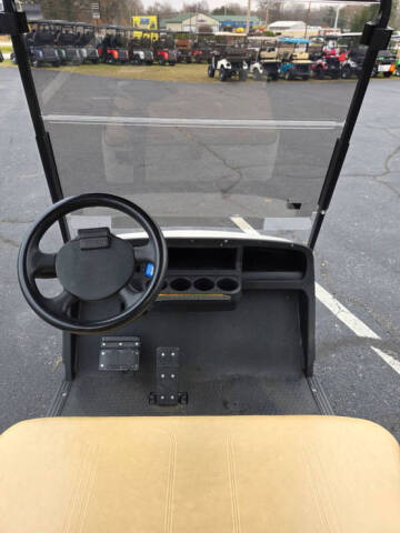 2018 E-Z-GO  TXT