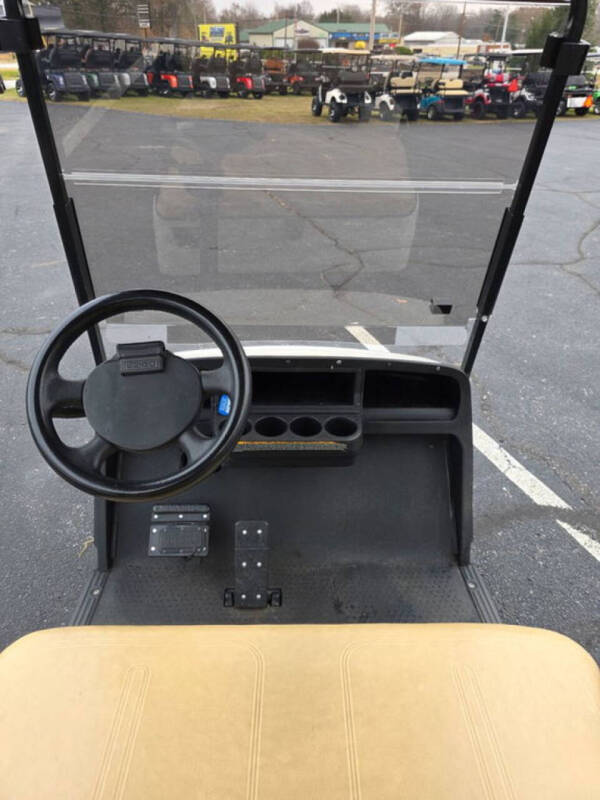 2018 E-Z-GO  TXT
