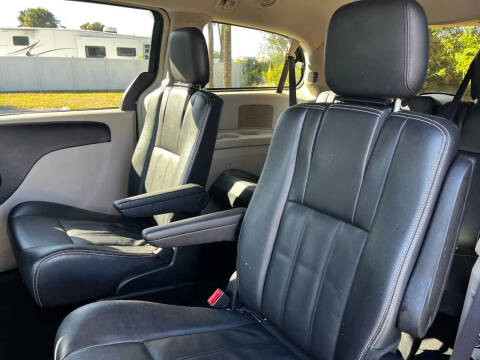 2016 Chrysler Town and Country Touring