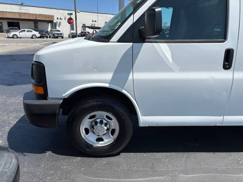 2015 Chevrolet Express Cargo Work Van - Photo 4