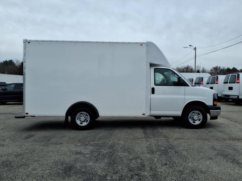 2025 Chevrolet Express 3500