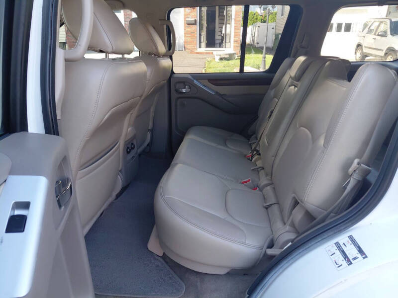 2012 Nissan Pathfinder LE