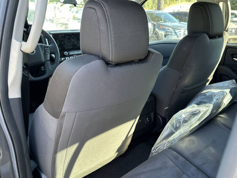 2025 Nissan Frontier SV