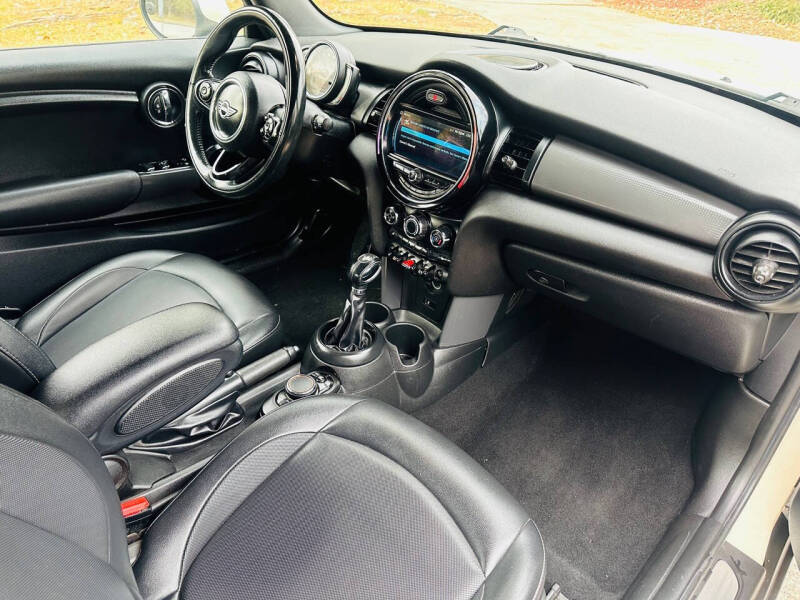 2019 MINI Convertible Base photo 14