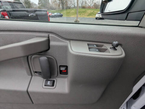 2025 Chevrolet Express 3500