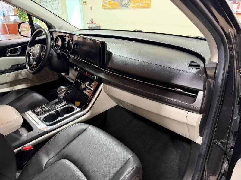 2023 Kia Carnival EX