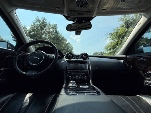 2016 Jaguar XJ R-Sport