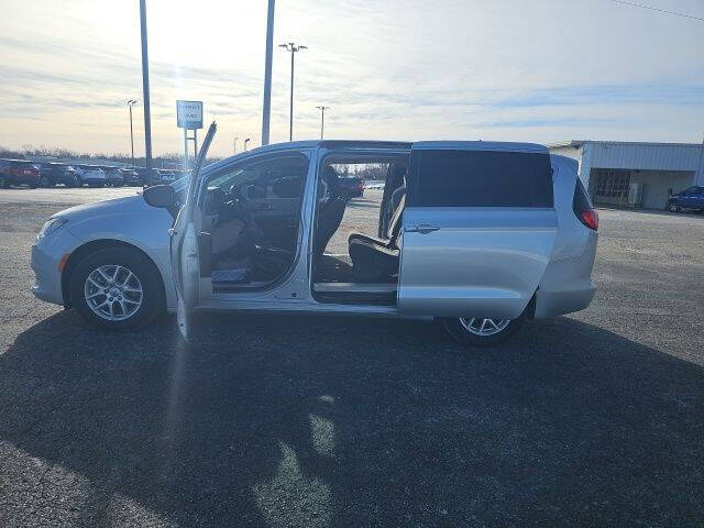 2023 Chrysler Voyager LX