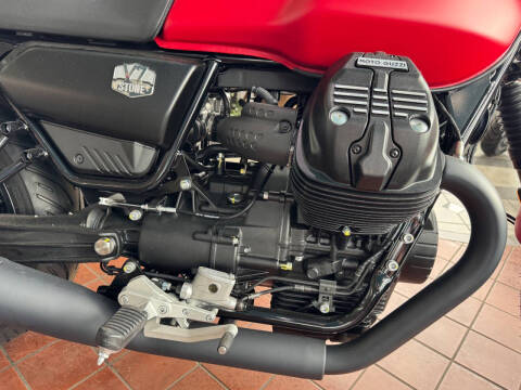 2024 Moto Guzzi V7 Stone