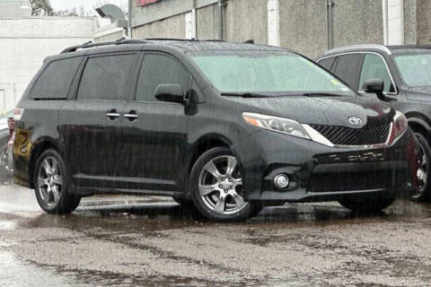 2017 Toyota Sienna SE Premium 8-Passenger