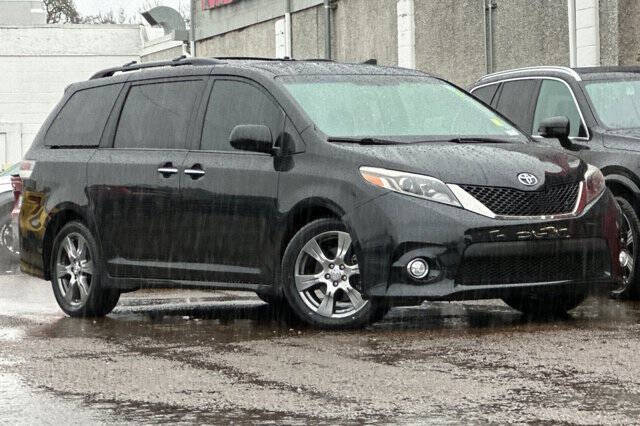 2017 Toyota Sienna SE Premium 8-Passenger