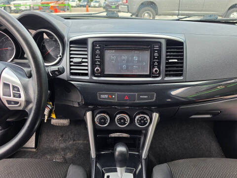 2017 Mitsubishi Lancer ES