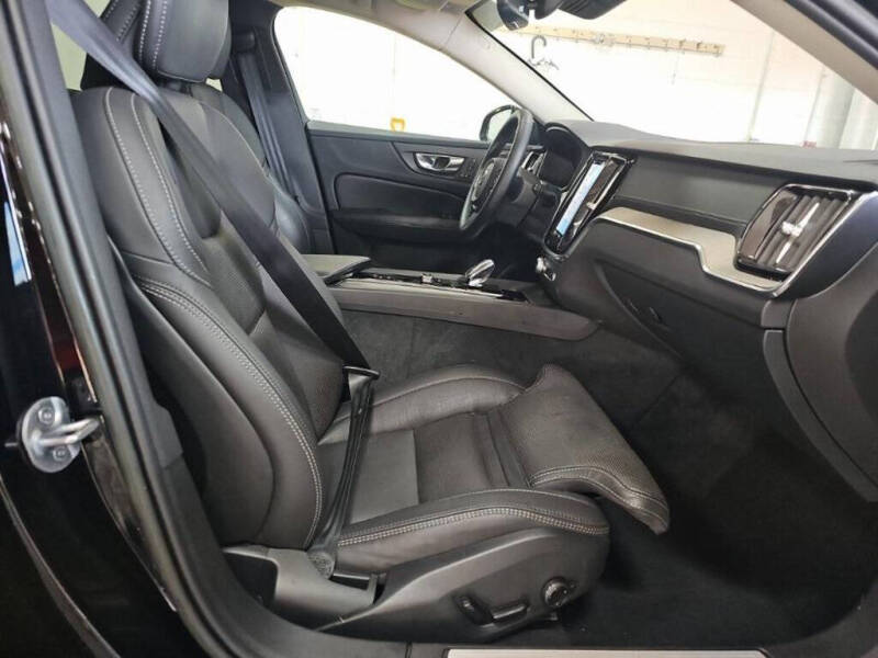 2023 Volvo V60 Cross Country B5 Ultimate