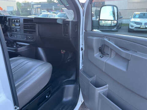 2022 Chevrolet Express 3500