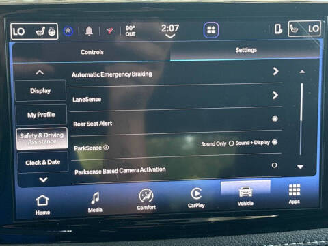 2027 Chrysler Pacifica Select