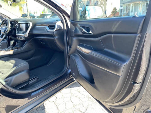 2017 GMC Acadia SLE-2