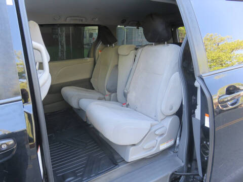 2018 Toyota Sienna LE Mobility 7-Passenger