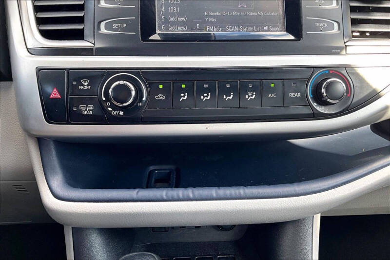 2019 Toyota Highlander LE