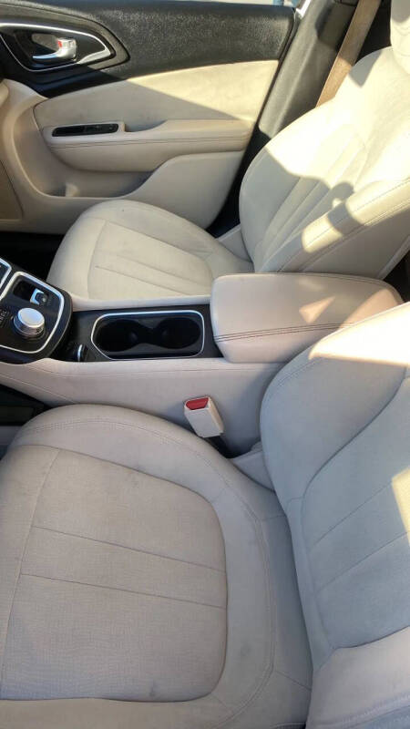 2015 Chrysler 200 Limited