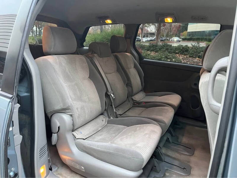 2006 Toyota Sienna LE 8 Passenger
