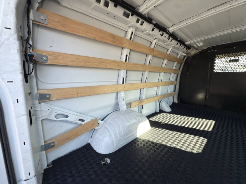 2023 GMC Savana 2500