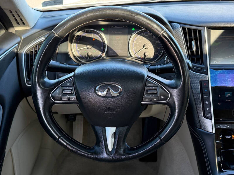 2015 Infiniti Q50 Premium