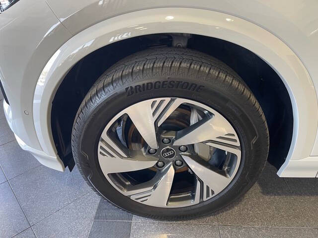 2025 Audi Q6 e-tron quattro Premium Plus