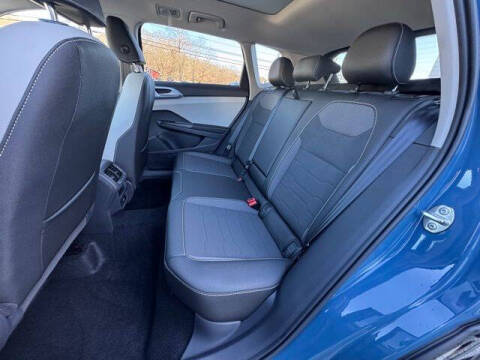 2025 Volkswagen Taos SE 4Motion