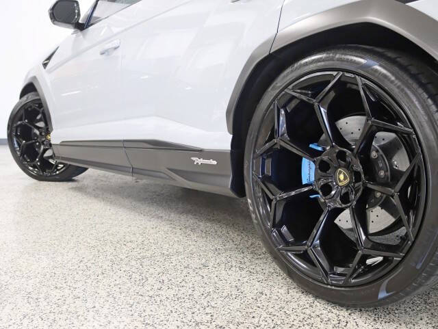 2023 Lamborghini Urus Performante