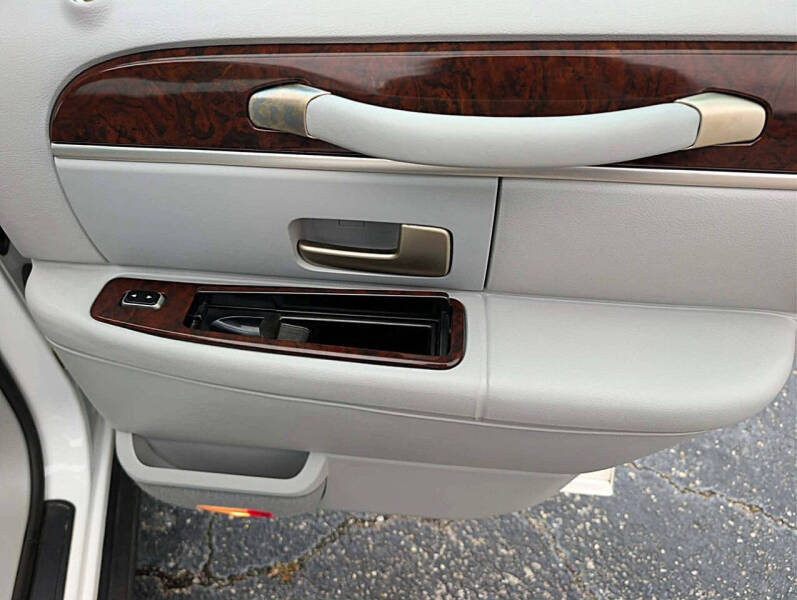 2006 Lincoln Town Car Signature