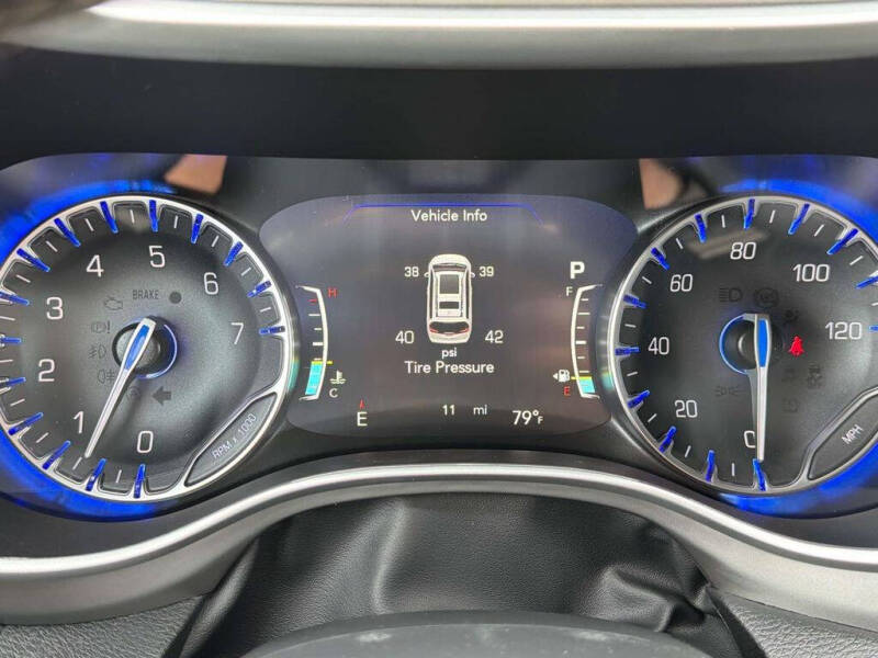 2027 Chrysler Pacifica Select